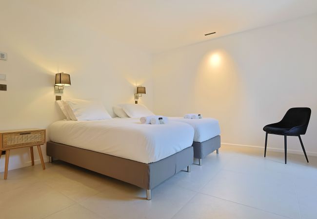 Villa à Cannes - Villa Deva - 5 Chambres - Piscine Chauffée Villa à Cannes - Villa Deva - 5 Chambres - Piscine Chauffée