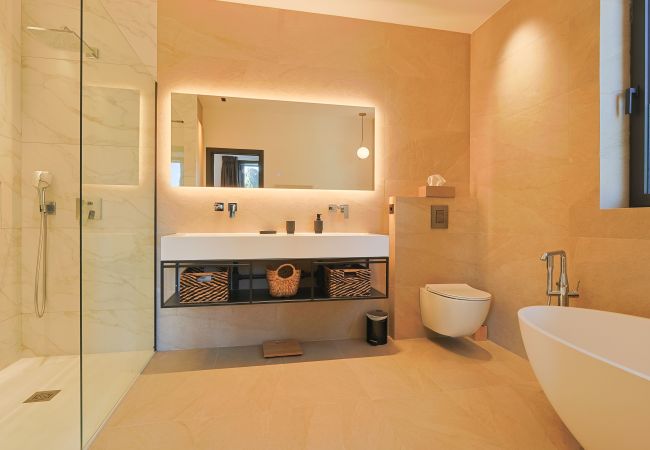 Villa à Cannes - Villa Deva - 5 Chambres - Piscine Chauffée Villa à Cannes - Villa Deva - 5 Chambres - Piscine Chauffée